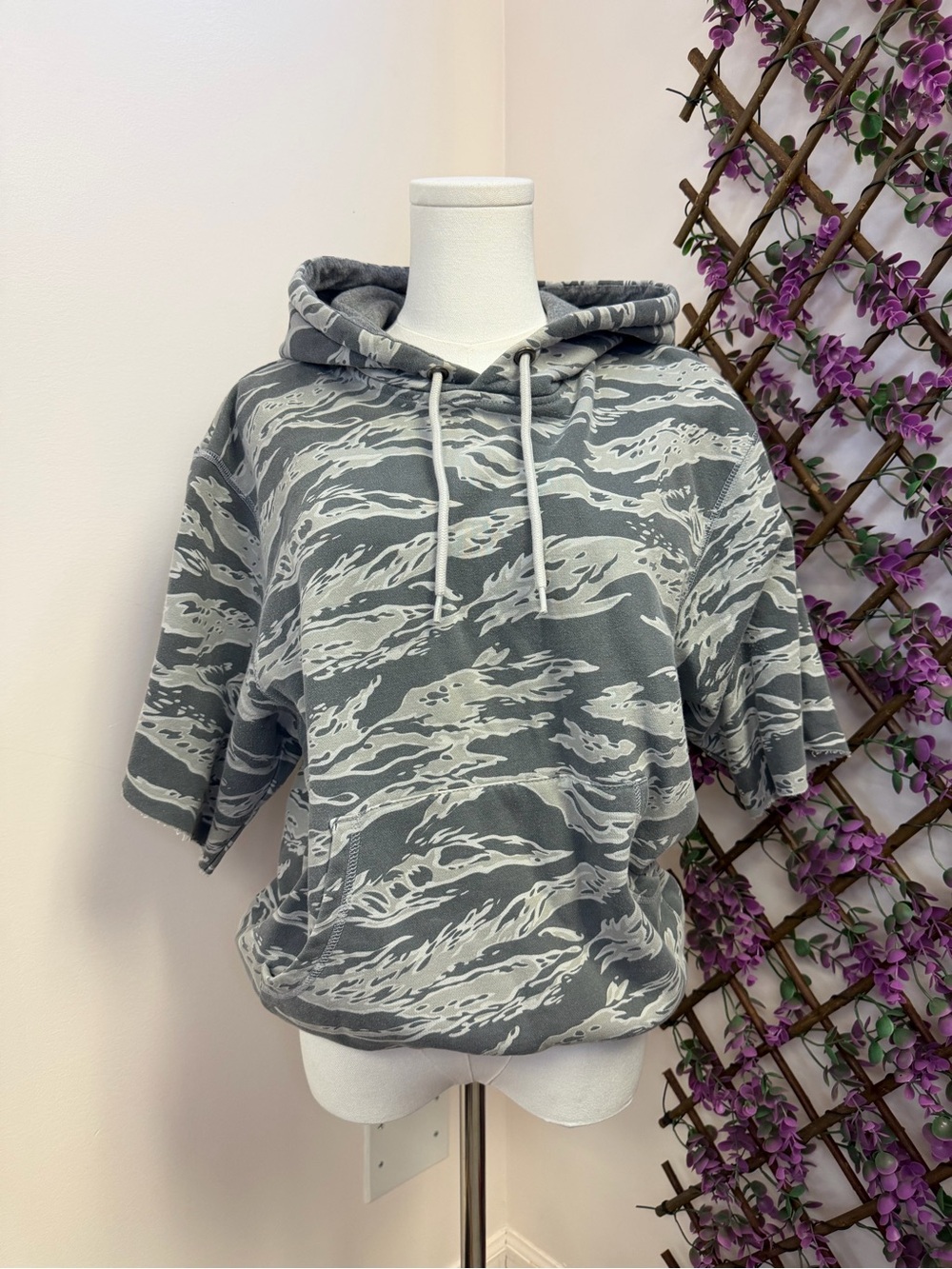 Xersion Gray & White Camouflage Short-Sleeve Hoodie